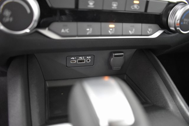 Vehicle image 21 of 29