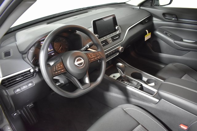 Vehicle image 14 of 29