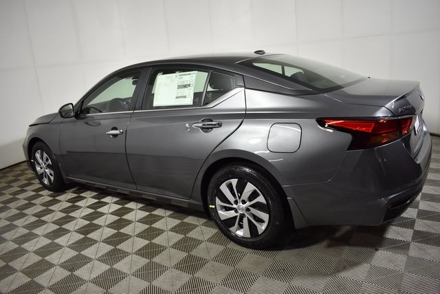 Vehicle image 8 of 29