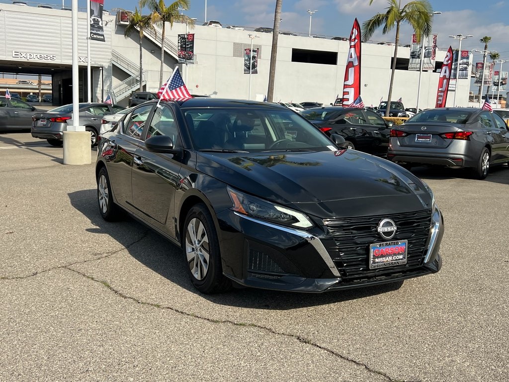 2025 Nissan Altima S Image 4 of 30