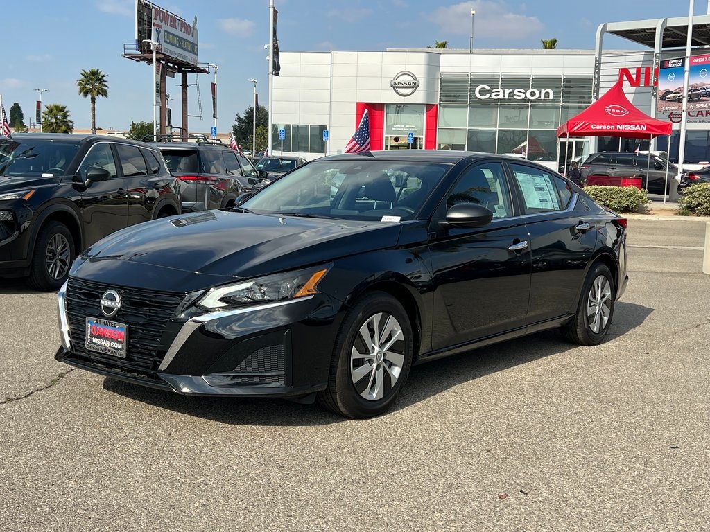 2025 Nissan Altima S Image 2 of 30
