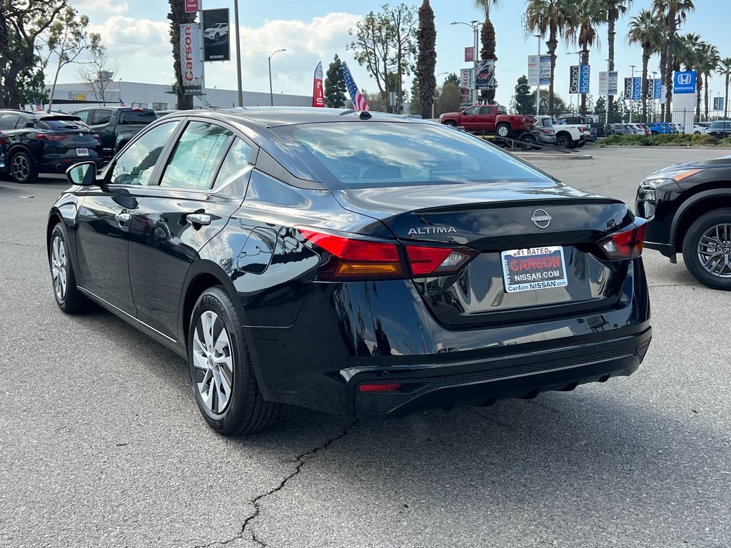 2025 Nissan Altima S Image 8 of 30