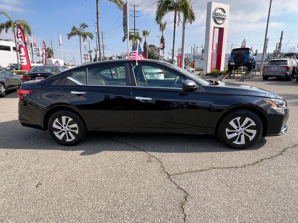 2025 Nissan Altima S Image 5 of 30