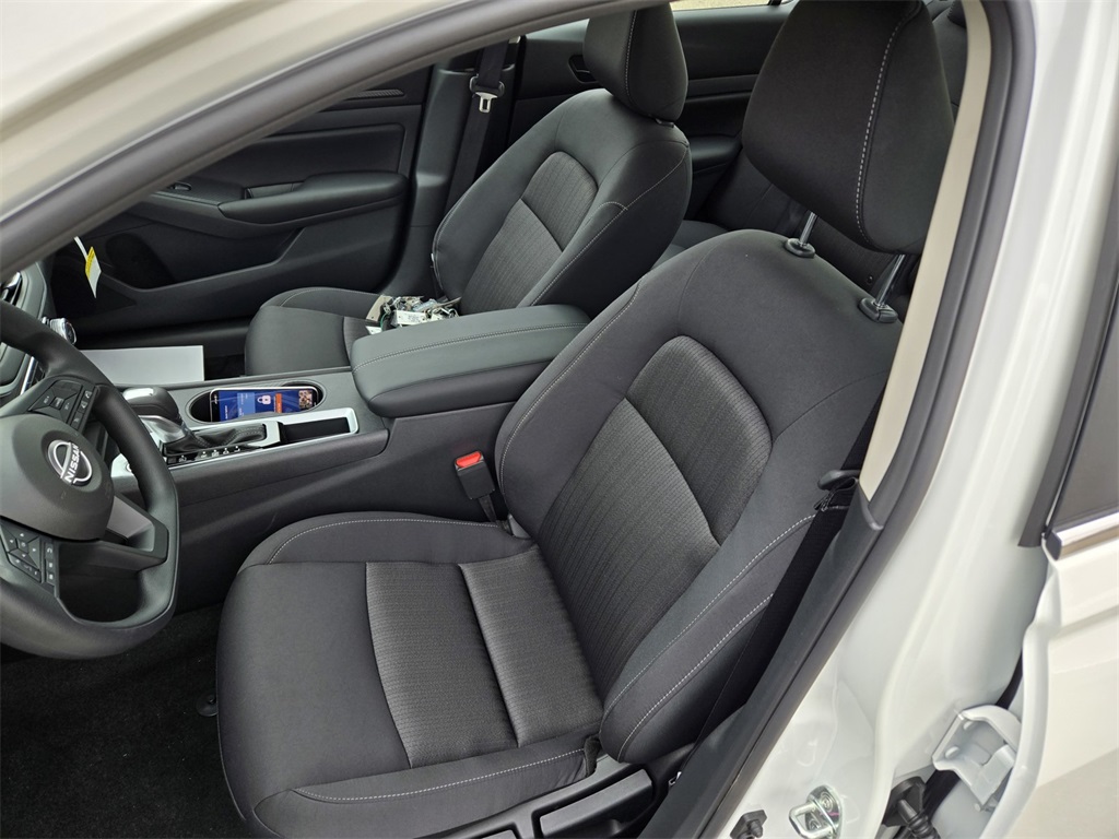 2025 Nissan Altima S Image 9 of 20