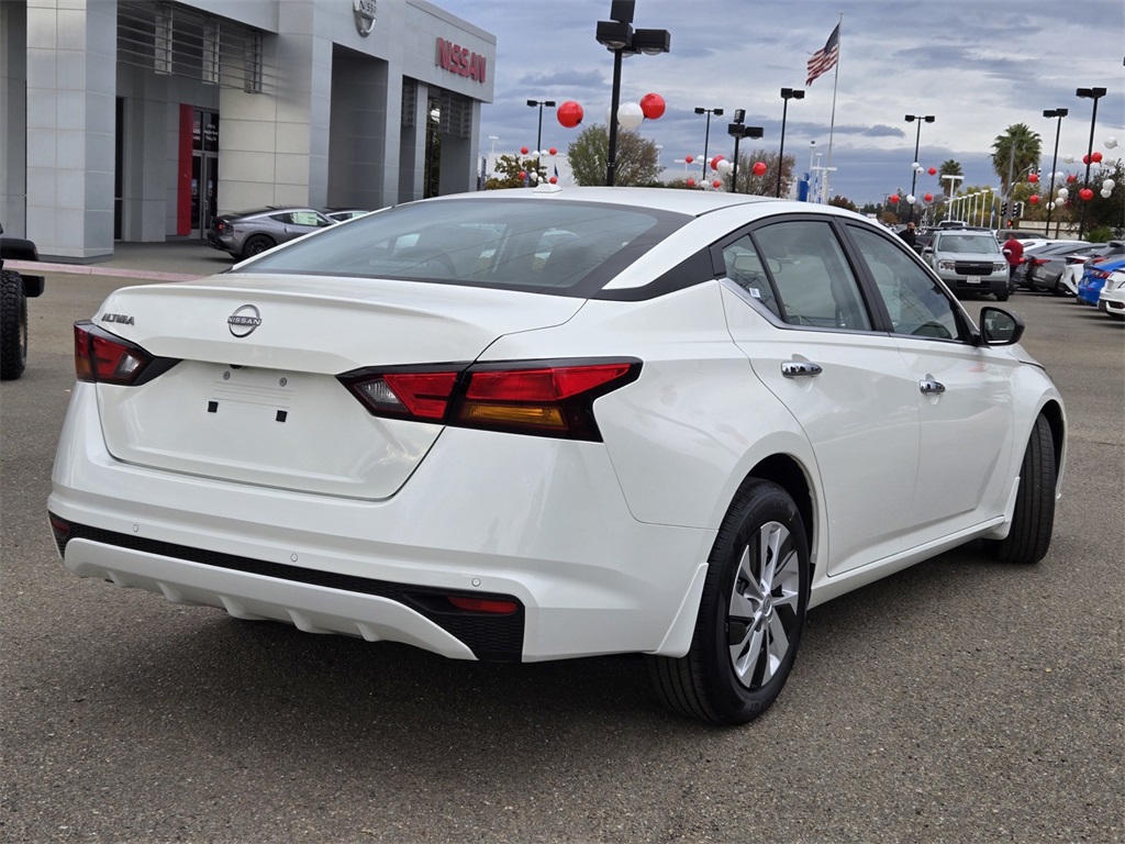 2025 Nissan Altima S Image 4 of 20