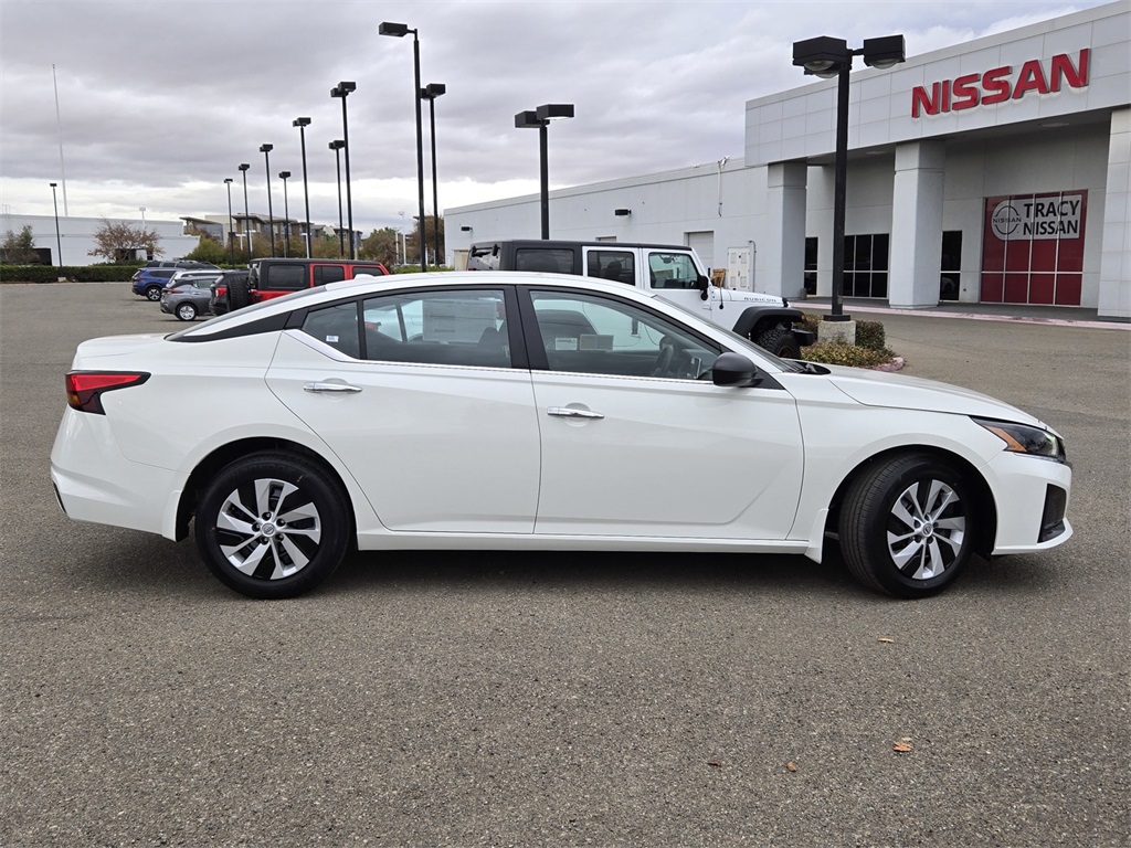 2025 Nissan Altima S Image 3 of 20