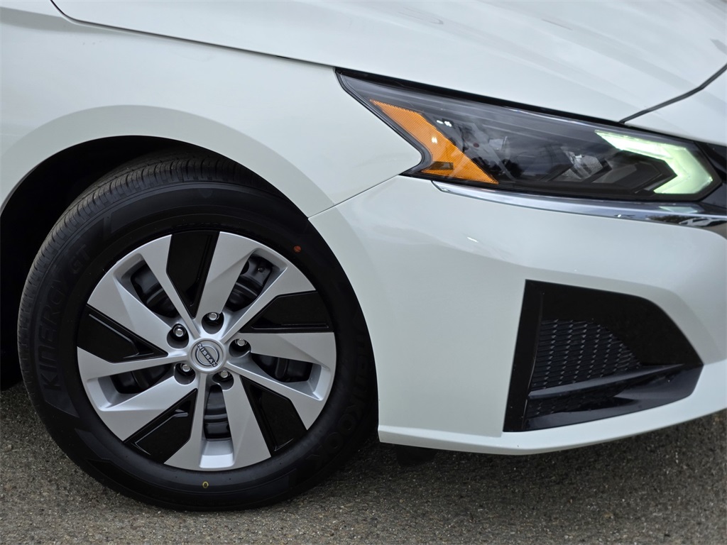 2025 Nissan Altima S Image 5 of 20