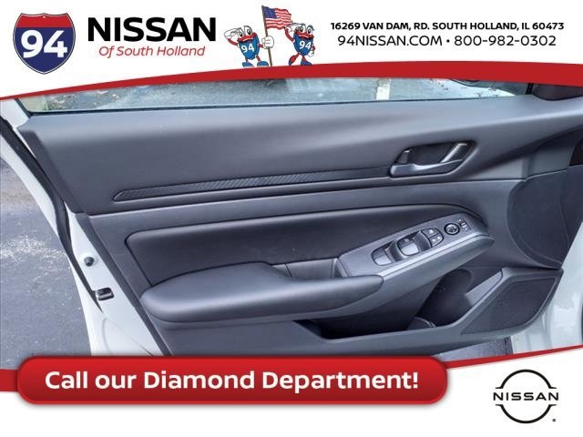 Vehicle image 14 of 21