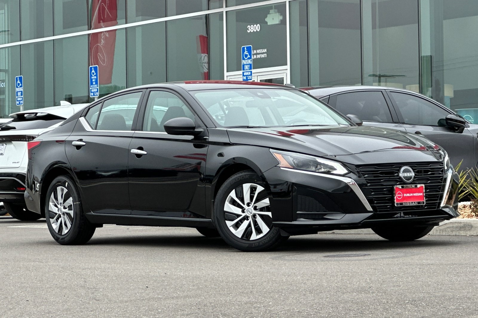 2025 Nissan Altima S Image 3 of 34