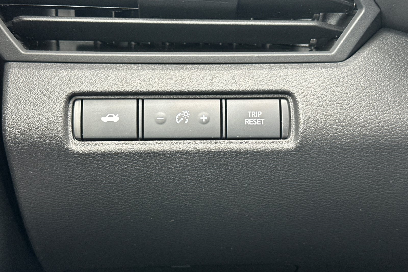 2025 Nissan Altima S Image 28 of 34