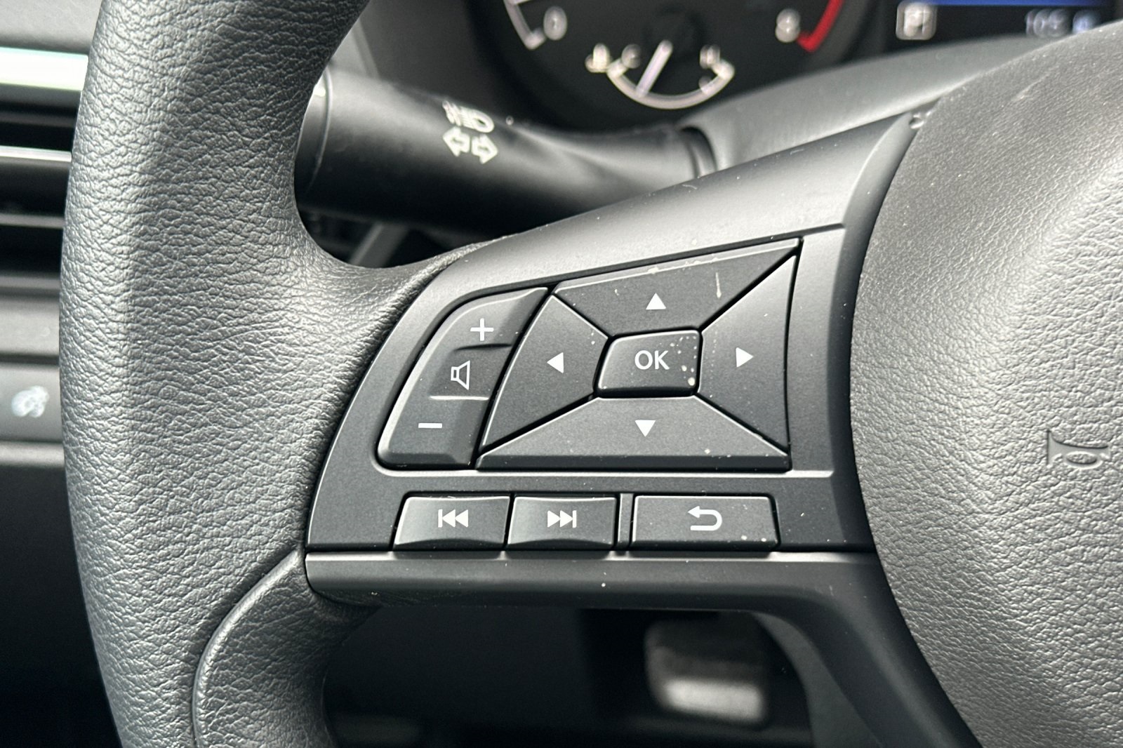 2025 Nissan Altima S Image 25 of 34