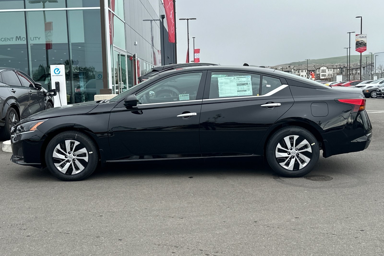 2025 Nissan Altima S Image 9 of 34