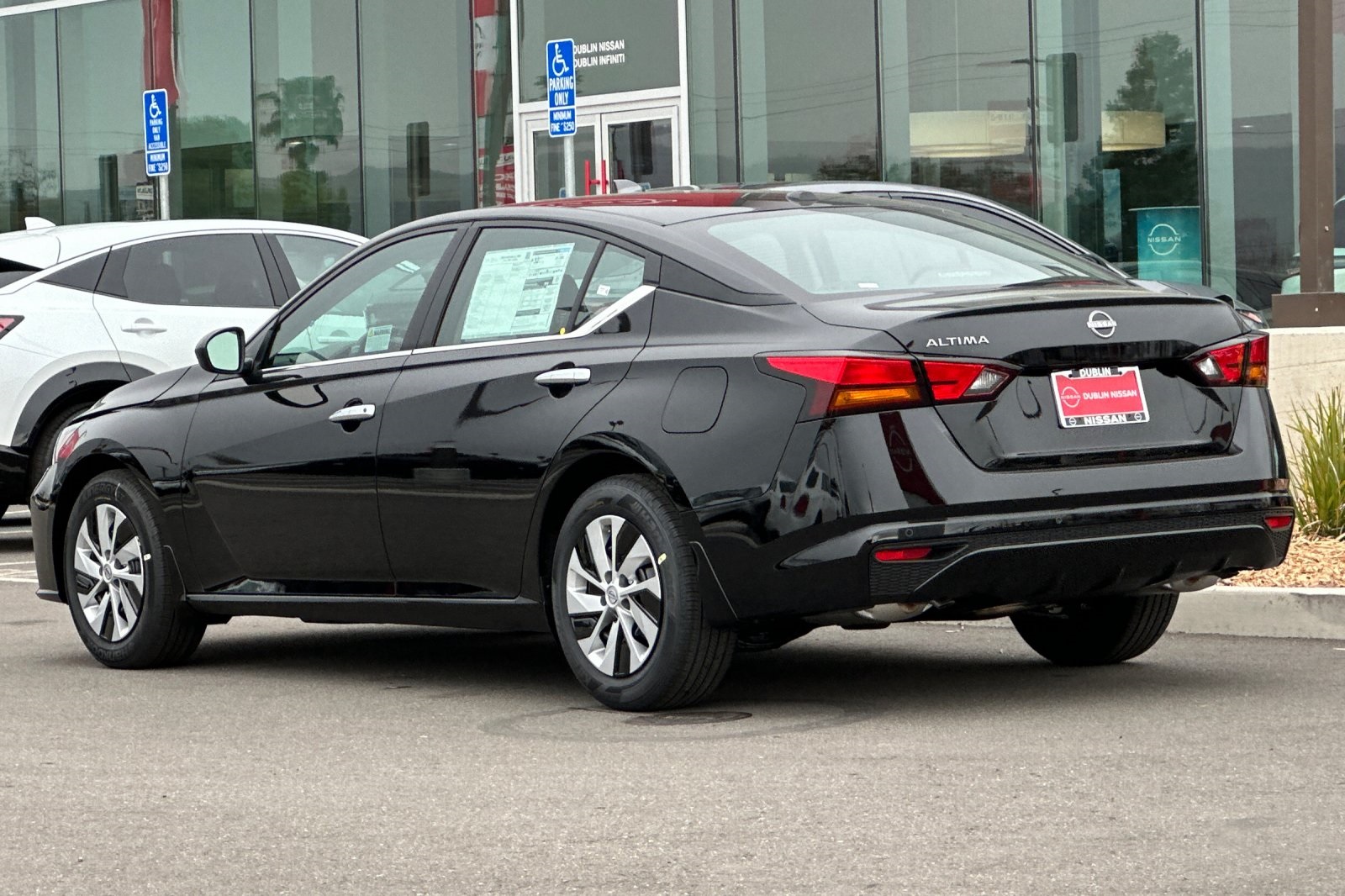 2025 Nissan Altima S Image 8 of 34