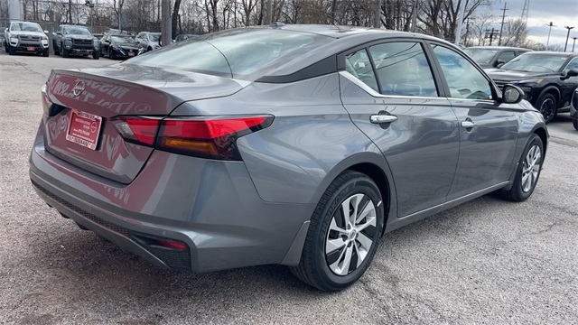 Vehicle image 9 of 27