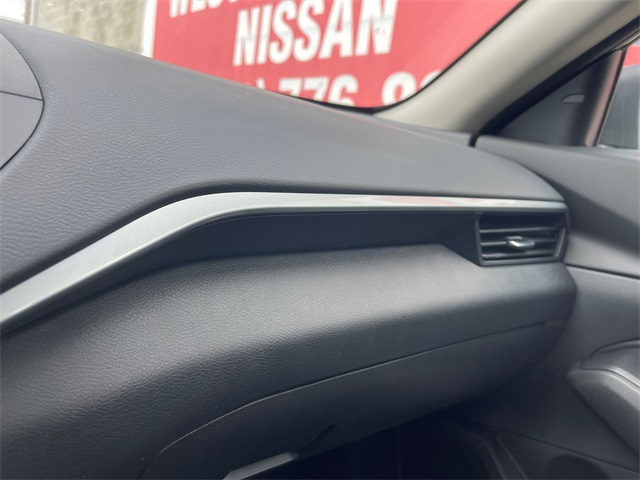 Vehicle image 24 of 27