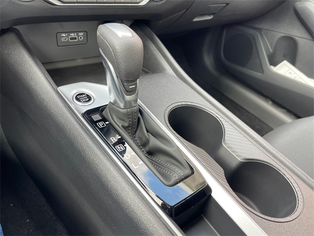 Vehicle image 23 of 27