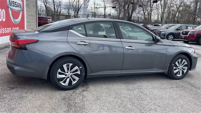 Vehicle image 7 of 27