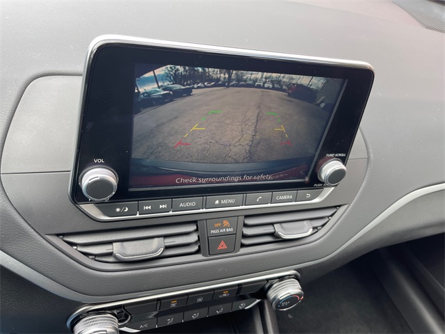 Vehicle image 22 of 27