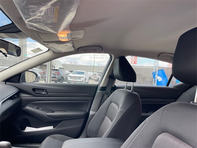 Vehicle image 17 of 27