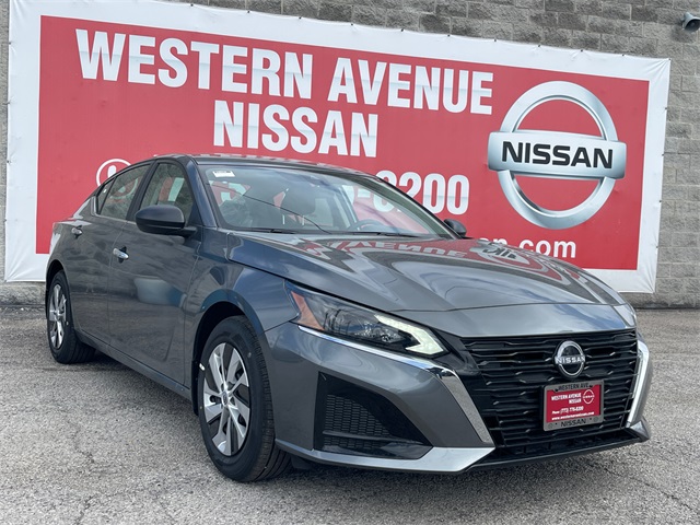 Vehicle image 4 of 27