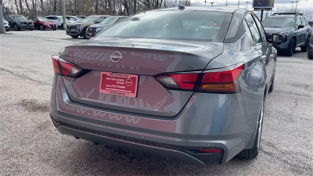 Vehicle image 12 of 27