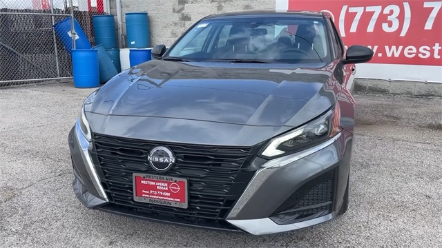 Vehicle image 3 of 27