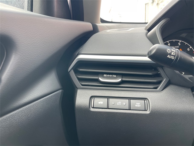Vehicle image 25 of 27