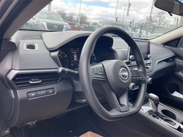 Vehicle image 15 of 27