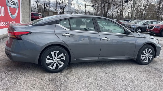 Vehicle image 8 of 27