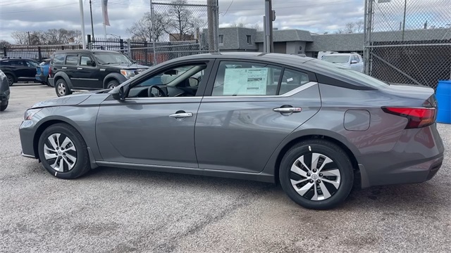 Vehicle image 13 of 27