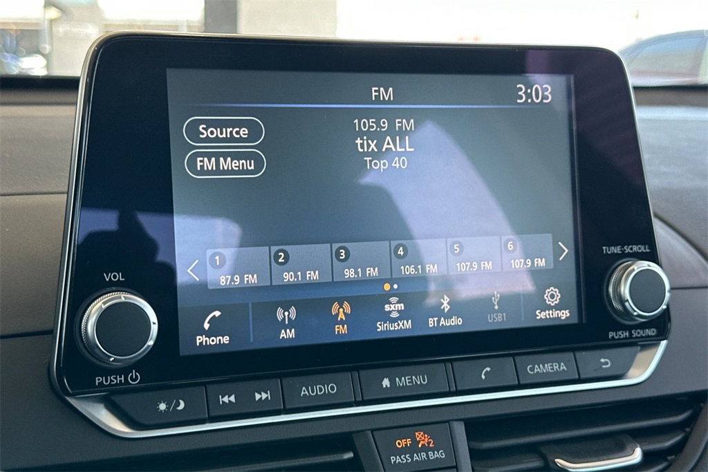 Vehicle image 13 of 22
