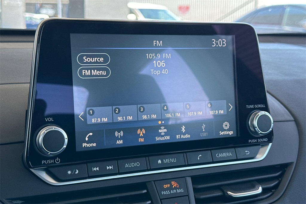 Vehicle image 14 of 22