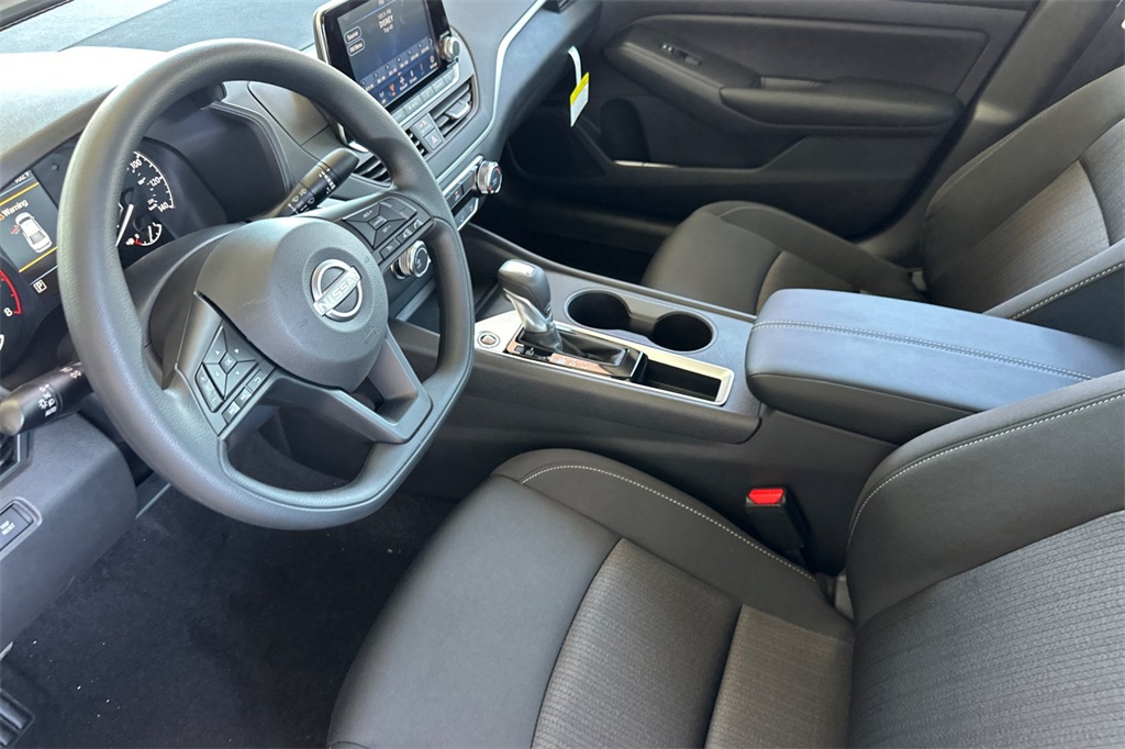 Vehicle image 16 of 22
