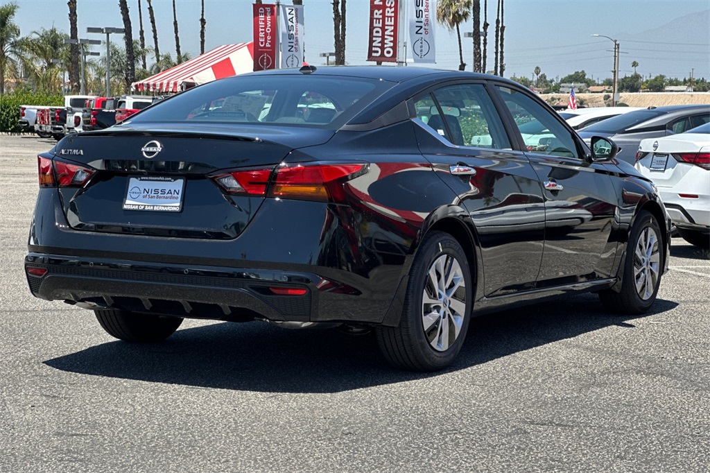 Vehicle image 4 of 22