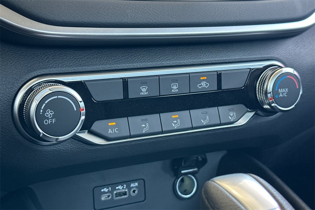 Vehicle image 20 of 22