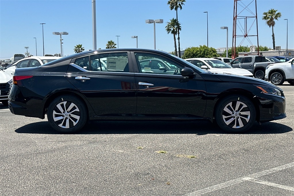 Vehicle image 3 of 22