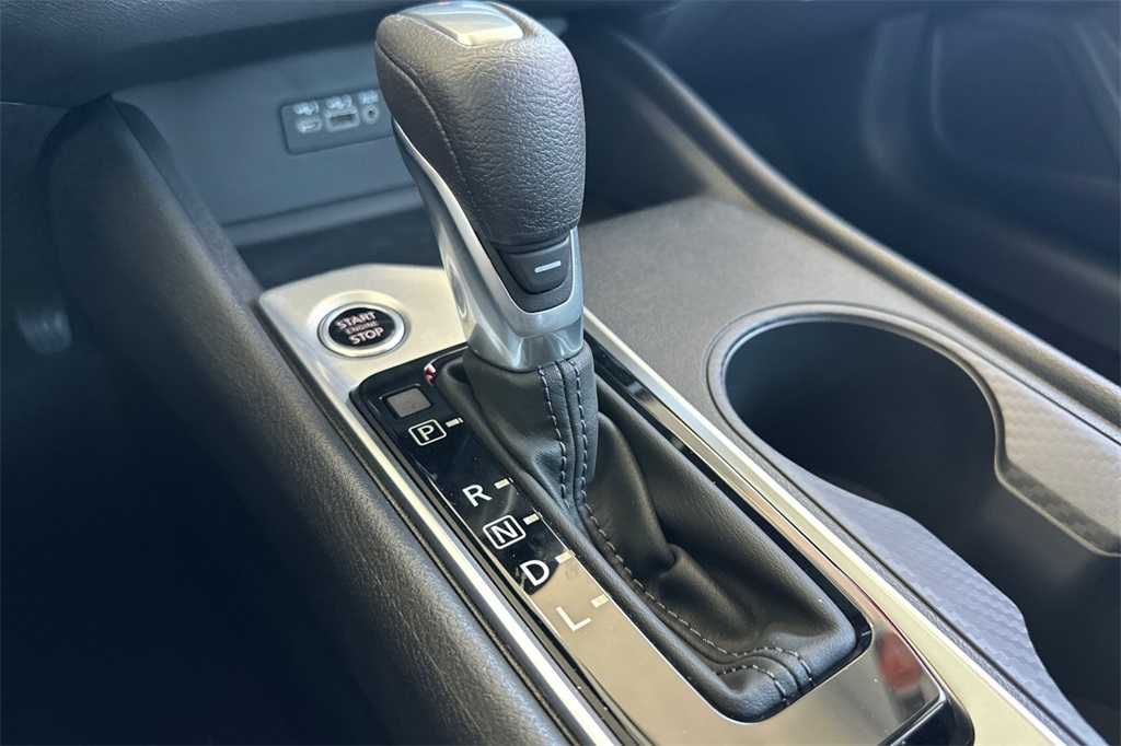 Vehicle image 15 of 22