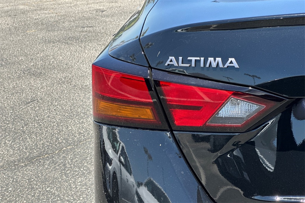 Vehicle image 21 of 22