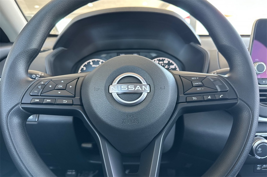 Vehicle image 11 of 22