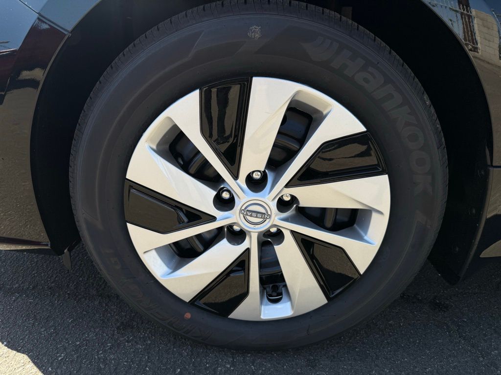 2025 Nissan Altima S Image 8 of 31