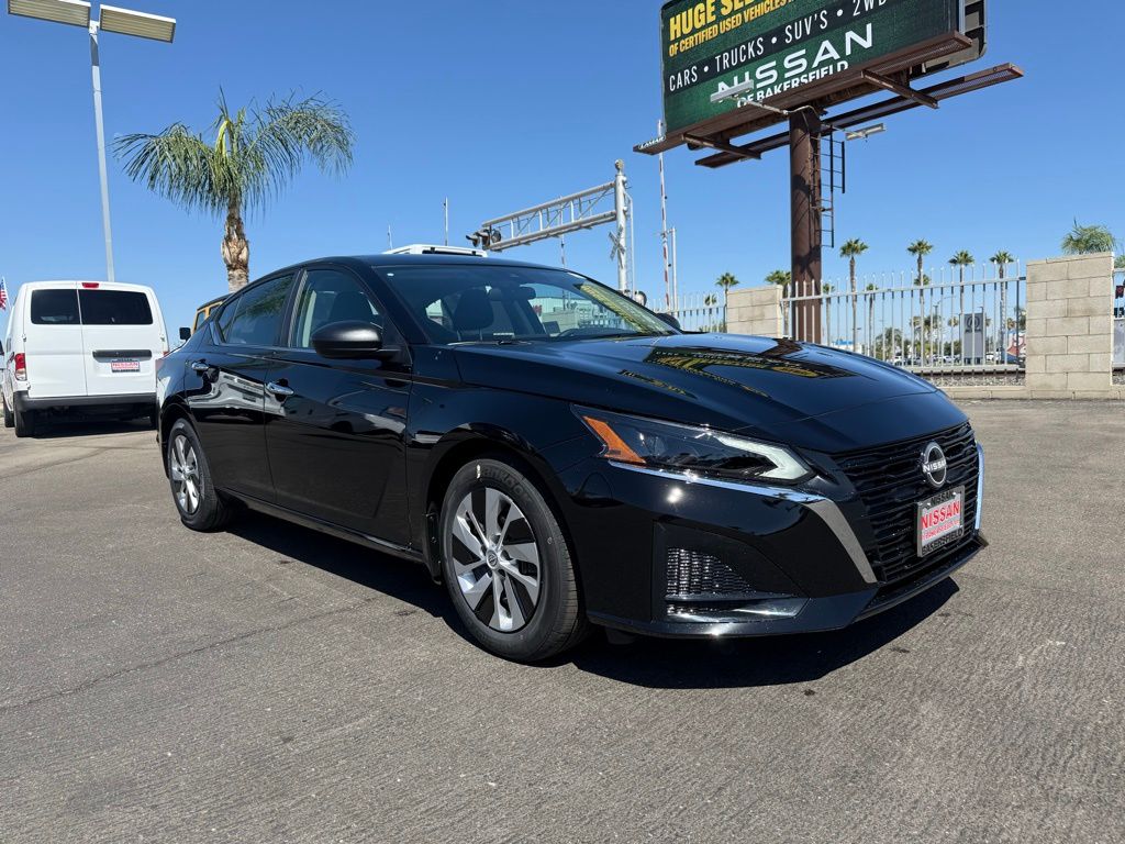 2025 Nissan Altima S Image 3 of 31