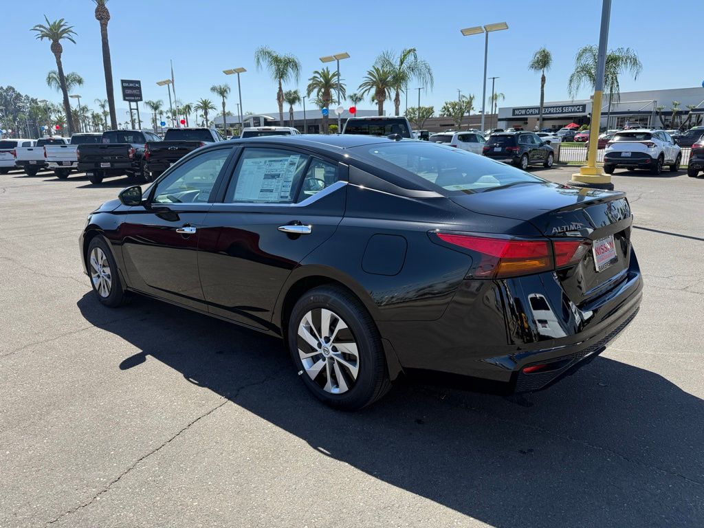 2025 Nissan Altima S Image 6 of 31