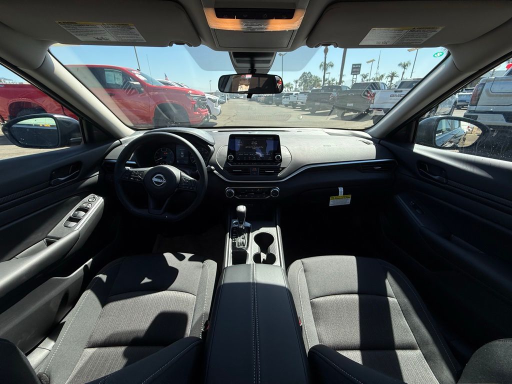 2025 Nissan Altima S Image 14 of 31