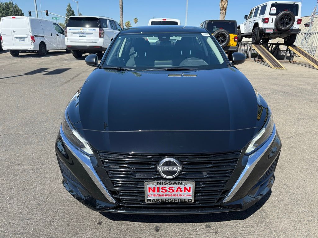 2025 Nissan Altima S Image 2 of 31