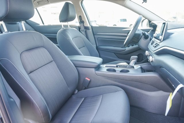 2025 Nissan Altima S Image 12 of 30