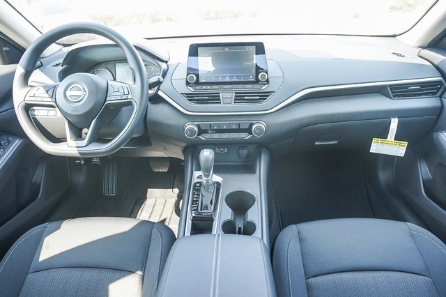2025 Nissan Altima S Image 14 of 30