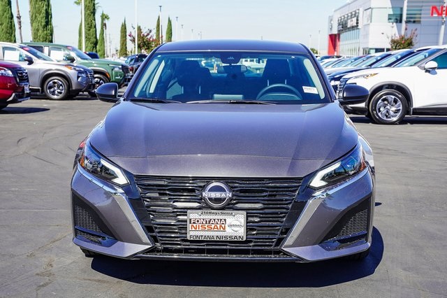 2025 Nissan Altima S Image 2 of 30