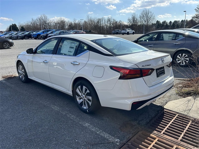 Vehicle image 5 of 18