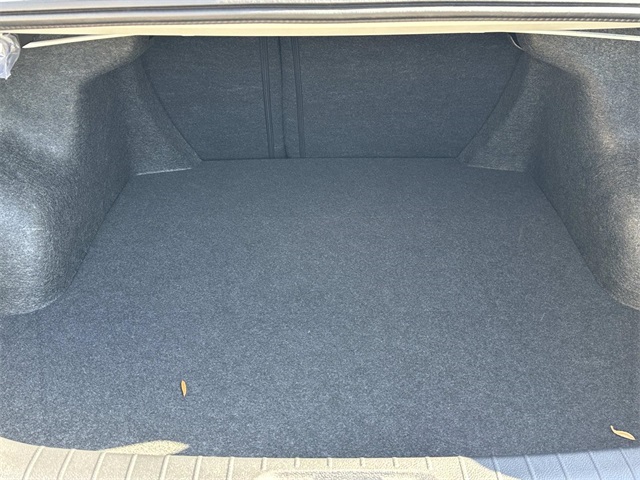 Vehicle image 7 of 18