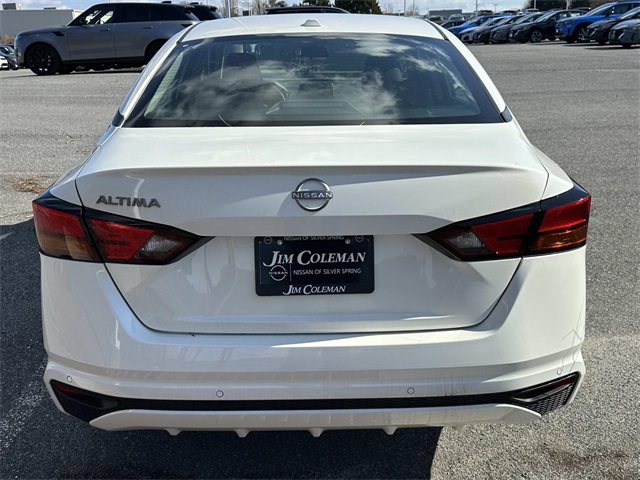 Vehicle image 4 of 18